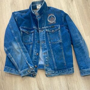 Men’s Wrangler vintage western denim jacket size XL.